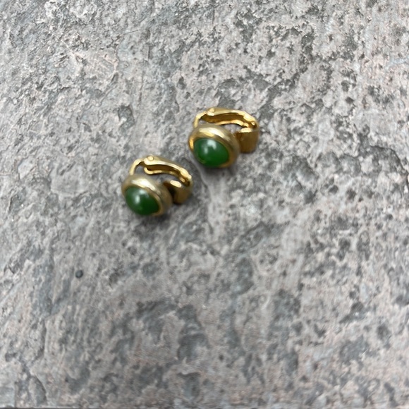 Avon Vintage Green Round Stone Clip On Earrings - Picture 8 of 9